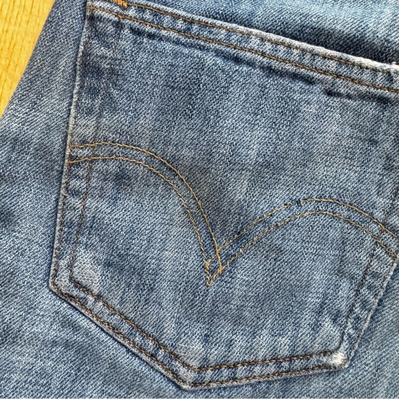 Vintage Levi’s 501 Original Fit Distressed Cut-Off Denim Shorts - Picture 8 of 15